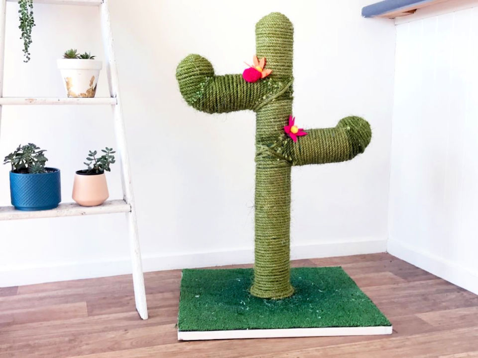 25 DIY Cat Scratching Post Plans Blitsy 25-diy-cat-scratching-post-plans-blitsy