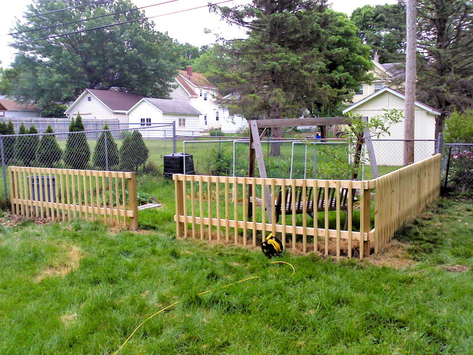 23 Durable DIY Garden Fence Ideas To Keep Your Gaden Safe