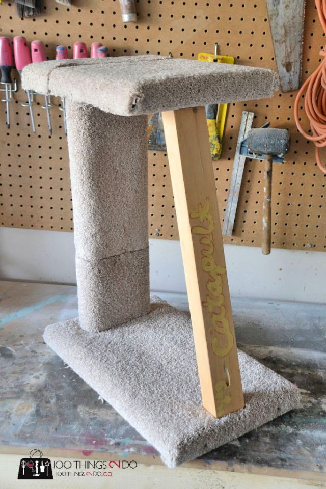 25 DIY Cat Scratching Post Plans Blitsy