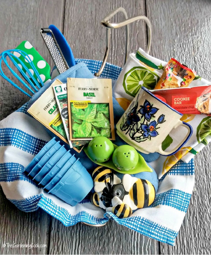 40 Cheap DIY Gift Basket Ideas for Everyone - Blitsy