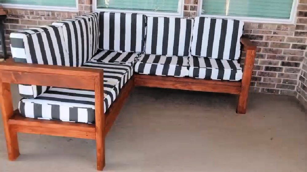 25 DIY Outdoor Sectional Plans - Free DIY Patio Sofa