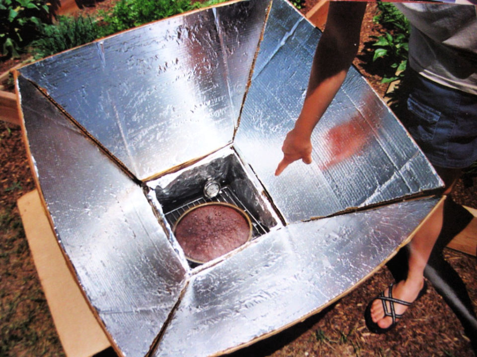 How To Make a DIY Solar Oven: 25 Free Plans - Blitsy