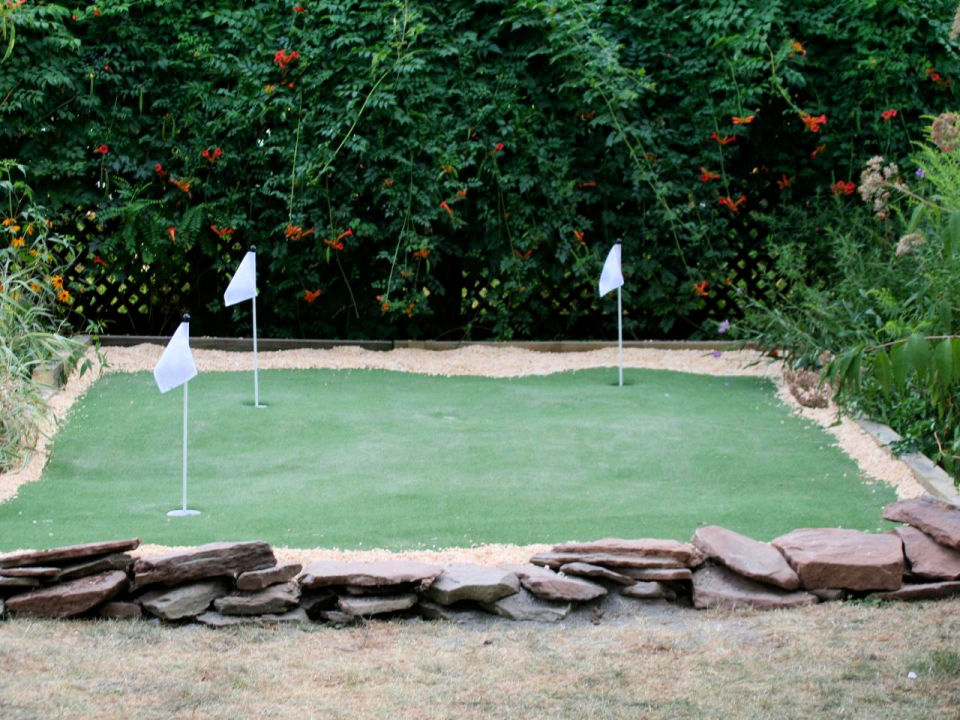 15 DIY Putting Green Ideas for Backyard Blitsy