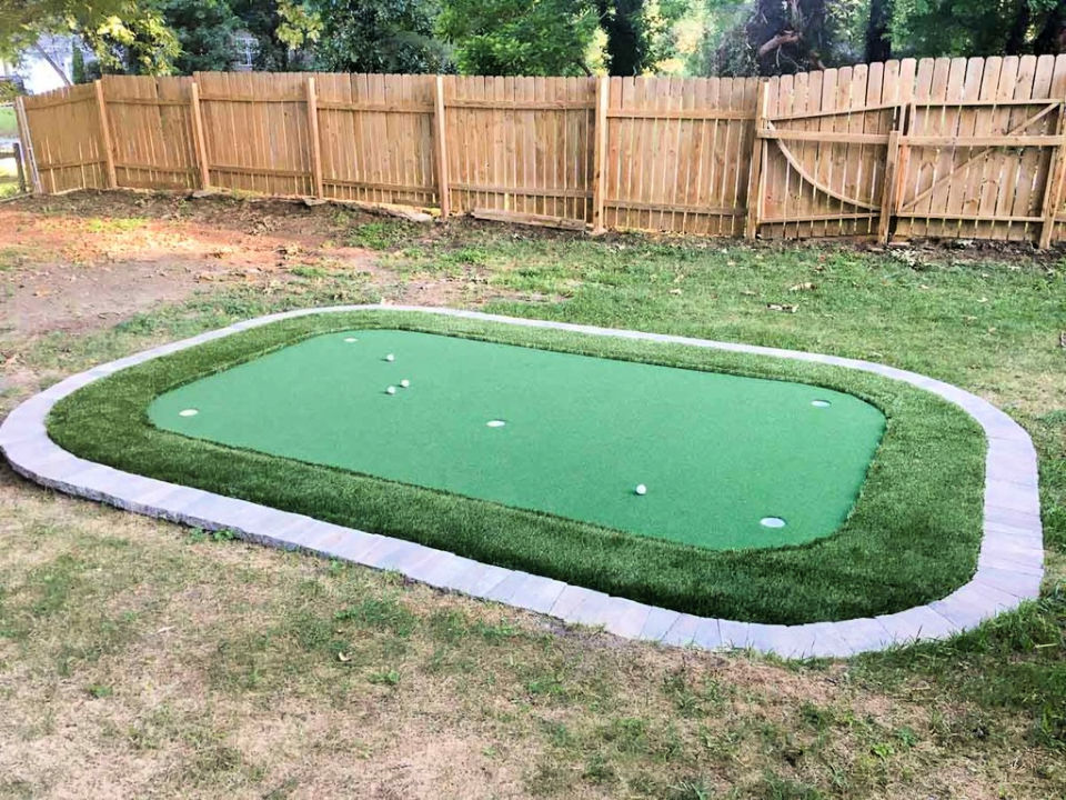 15 DIY Putting Green Ideas for Backyard - Blitsy