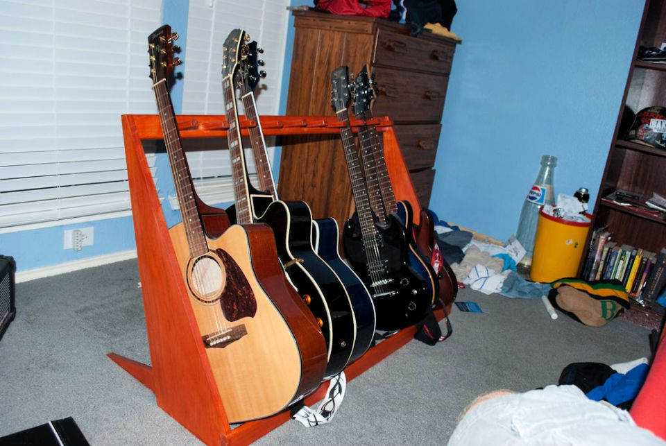 25 Free DIY Guitar Stand Plans To Make One Yourself Blitsy