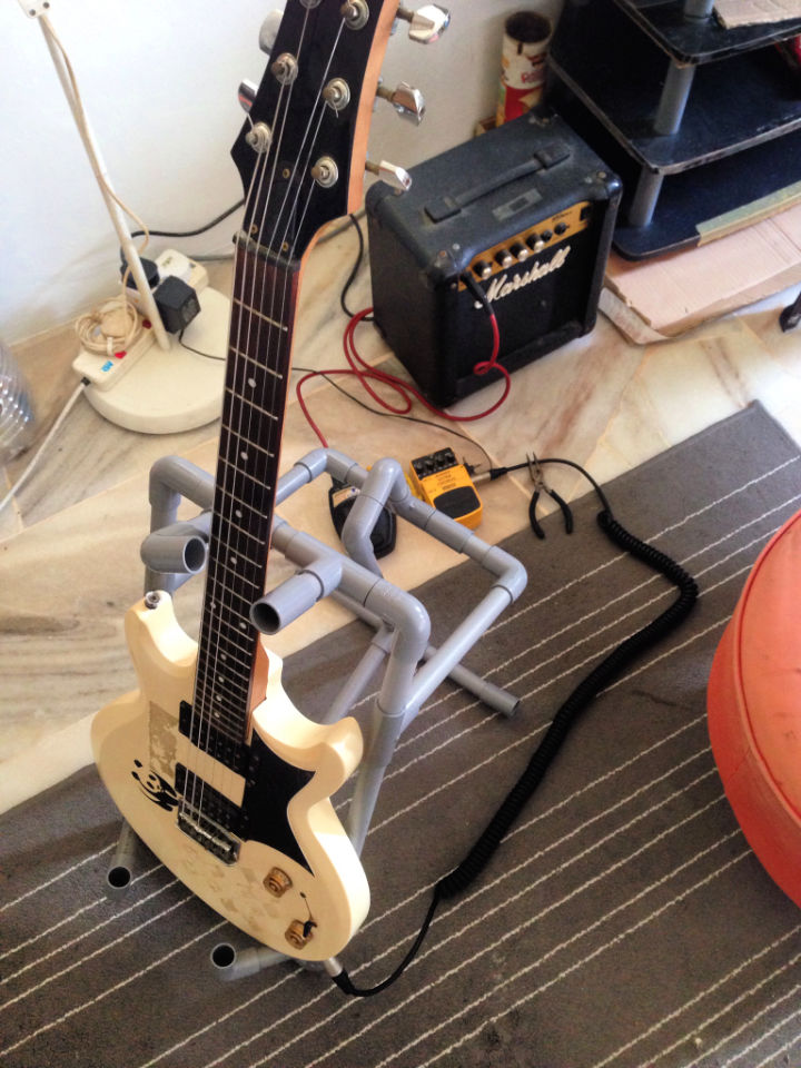 25 Free DIY Guitar Stand Plans To Make One Yourself Blitsy