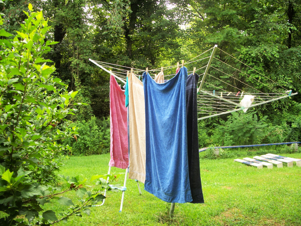15 Durable and Cheap DIY Clothesline Ideas To Make - Blitsy