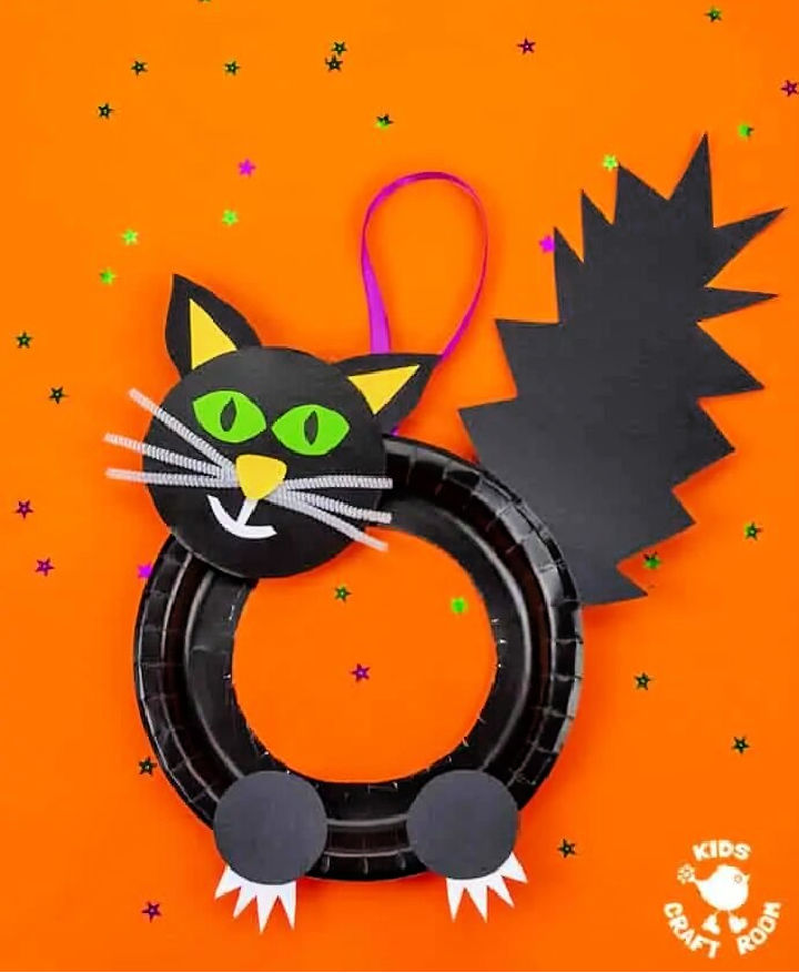 25 Best DIY Halloween Wreath Ideas To Welcome Scarily