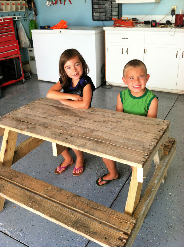 25 DIY Kids Table Plans With Chairs And Storage Option   Kids Picnic Table From Pallet Wood 