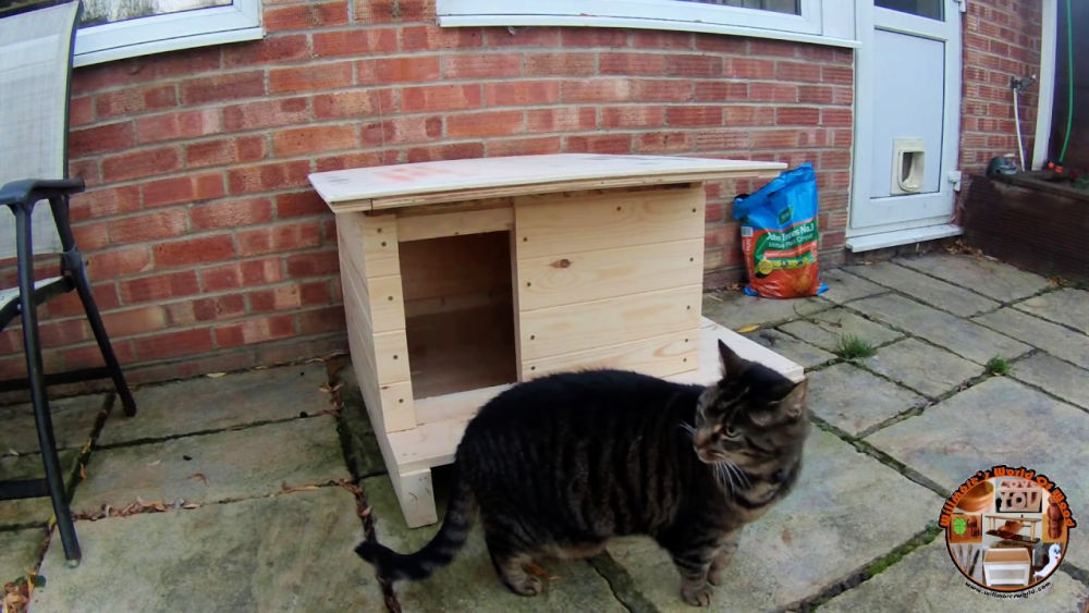 25 Free DIY Outdoor Cat House Plans Outdoor Cat Shelter Blitsy