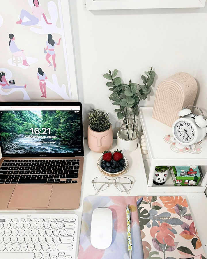 25 Unique Desk Decor Ideas for Home Office and Work Desk