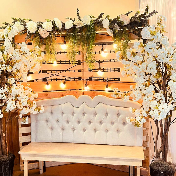 20 Wood Pallet Backdrop Ideas To Get Rustic Appeal Blitsy