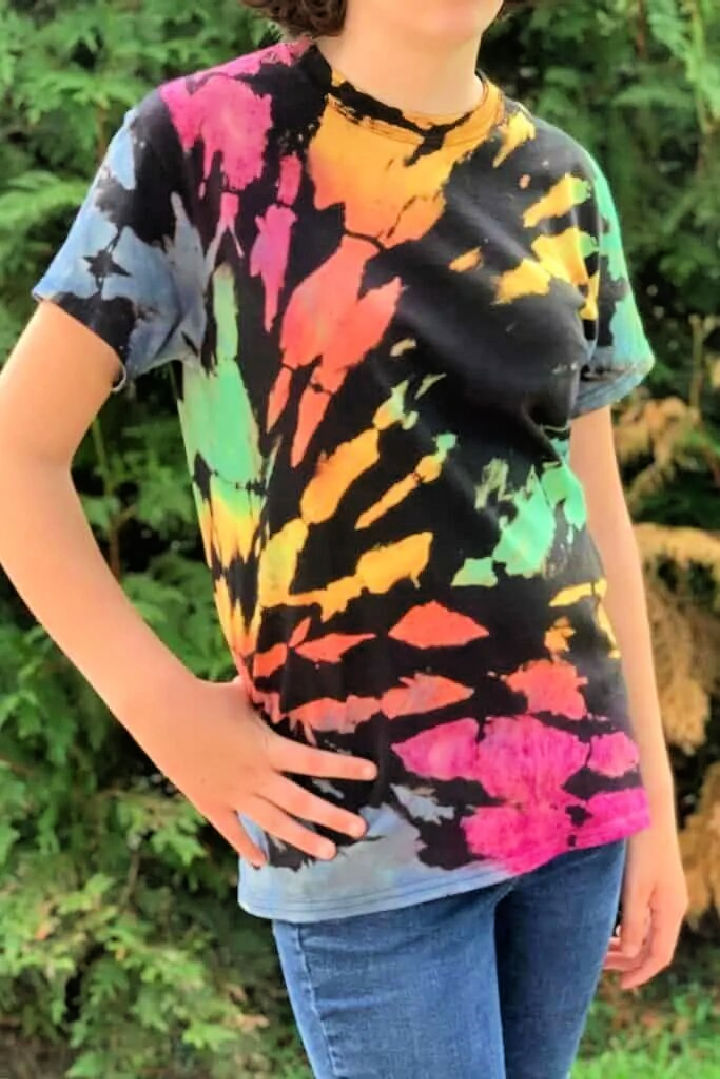 25 Bleach Tie Dye Patterns (How to Tie Dye With Bleach)
