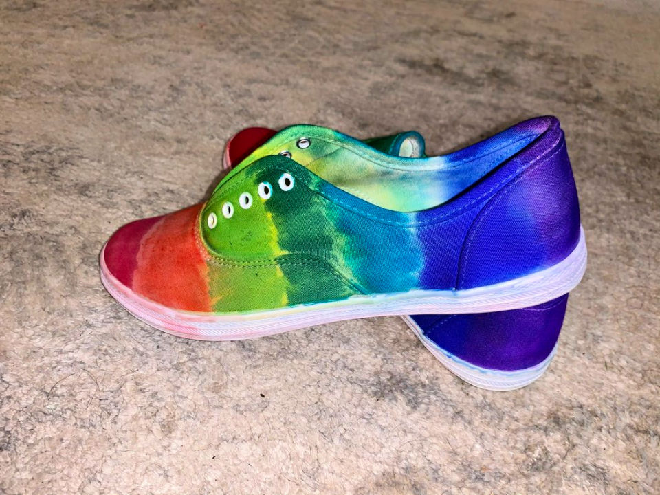 25 Tie Dye Shoes Patterns (How to Tie Dye Sneakers)