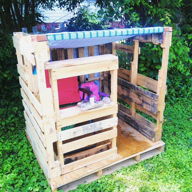 25 Free DIY Pallet Playhouse Plans and Ideas Blitsy