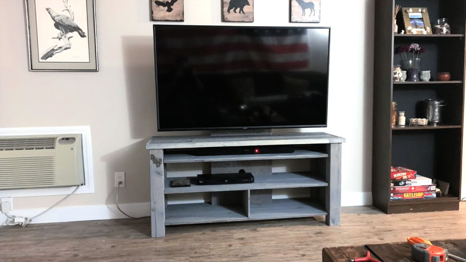 20 DIY Pallet TV Stand Plans and Ideas Blitsy