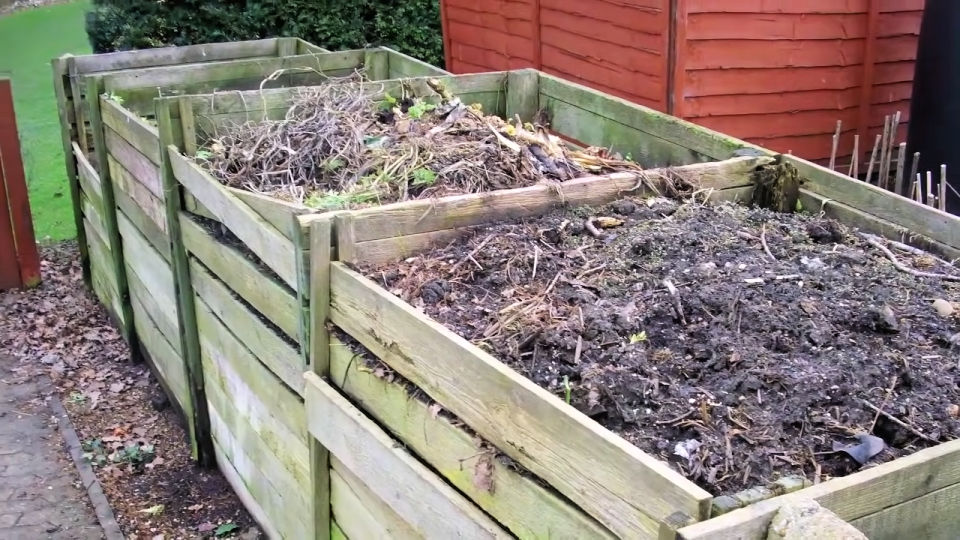 25 DIY Pallet Compost Bin Ideas To Build Your Own