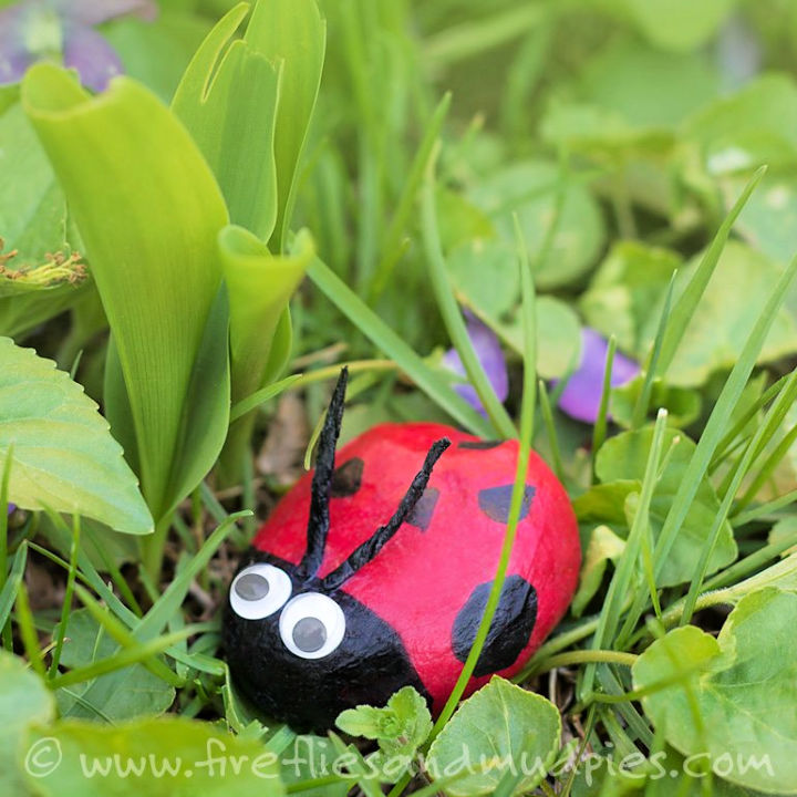 25 Fun and Easy Ladybug Rock Ideas - Blitsy