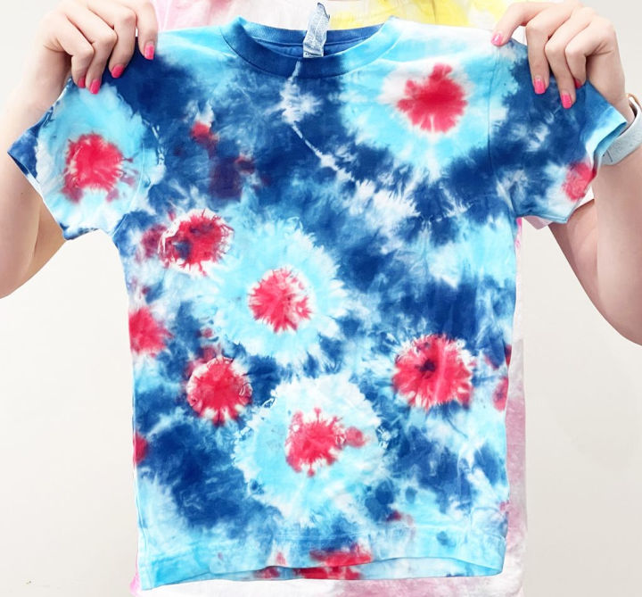 25 Tie Dye Shirt Patterns (How to Tie Dye a Shirt)