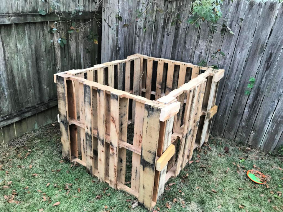 25 DIY Pallet Compost Bin Ideas To Build Your Own