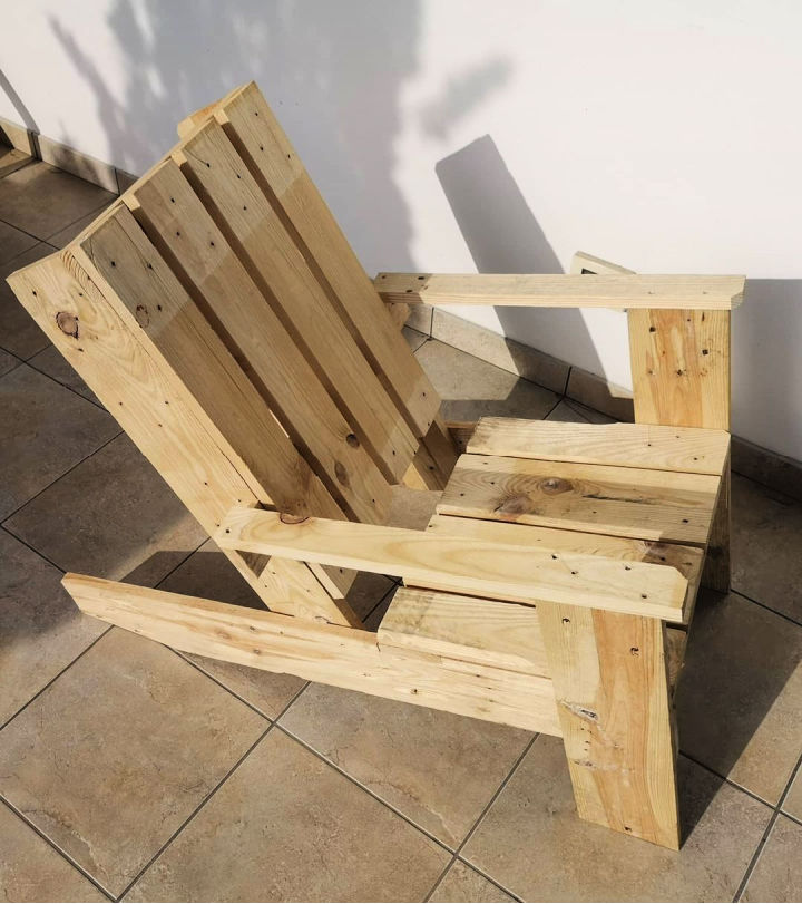 40 Free Diy Wood Pallet Chair Plans And Ideas Blitsy 9899