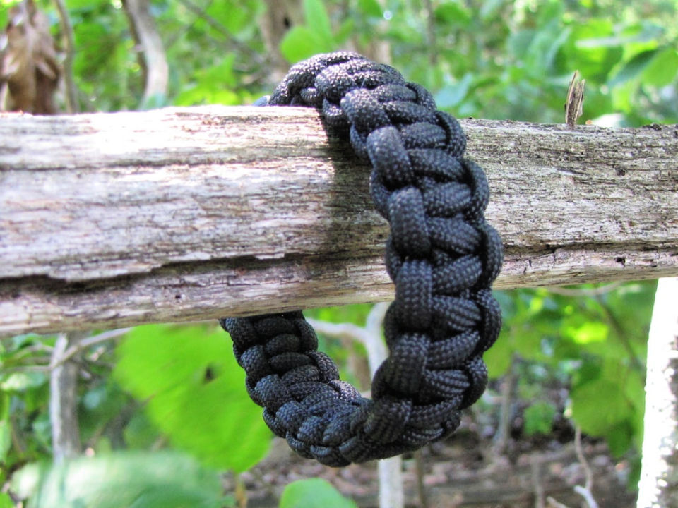 20 Free DIY Paracord Bracelet Patterns to Make Blitsy