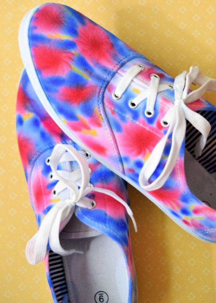 25 Tie Dye Shoes Patterns (How to Tie Dye Sneakers)