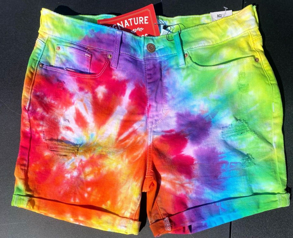 How to Tie Dye Shorts 25 Ways to Tie Dye Shorts