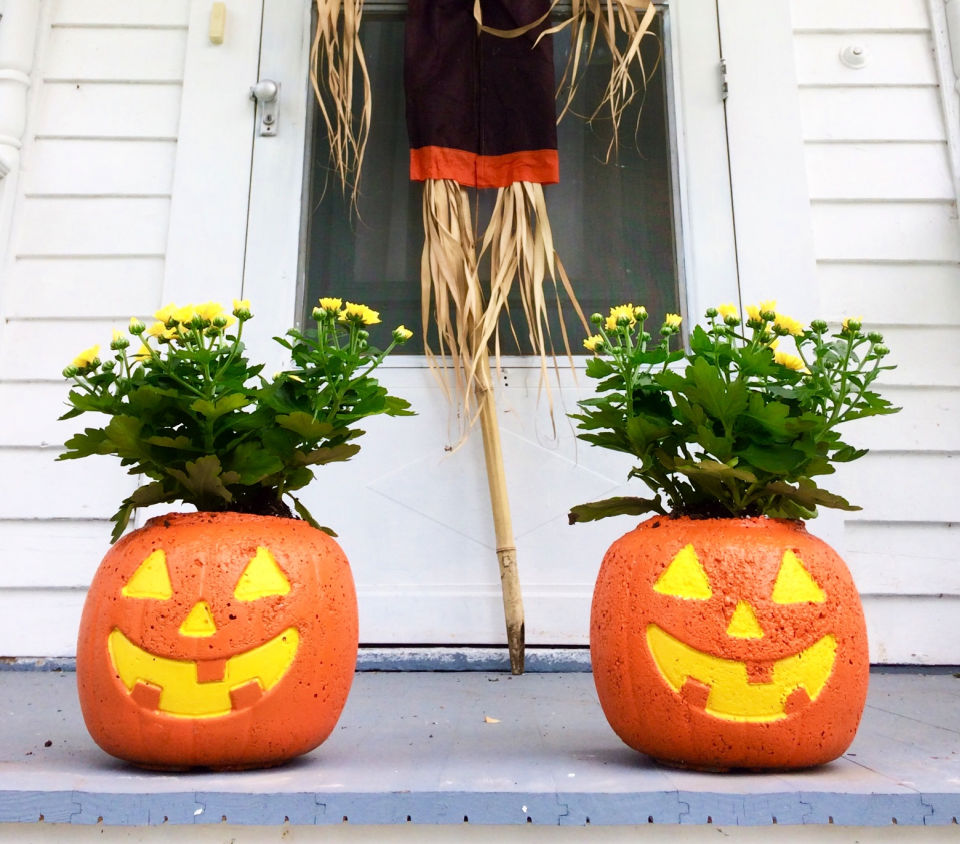 25 Simple Ways to Make a Pumpkin Planter Blitsy