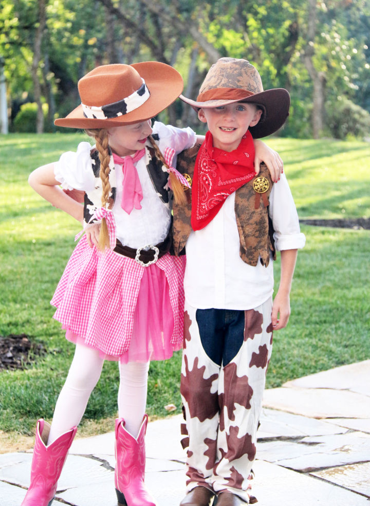 20 DIY Cowgirl Costume Ideas for Halloween 2024 Blitsy
