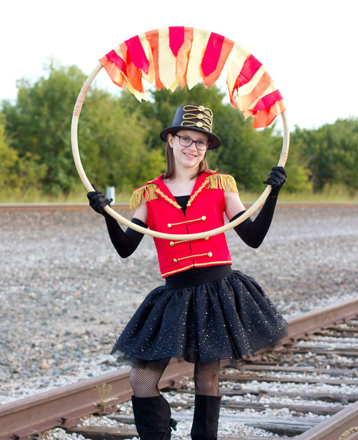 20 DIY Circus Costume Ideas For Family This Halloween   DIY Lion Tamer Circus Costume 