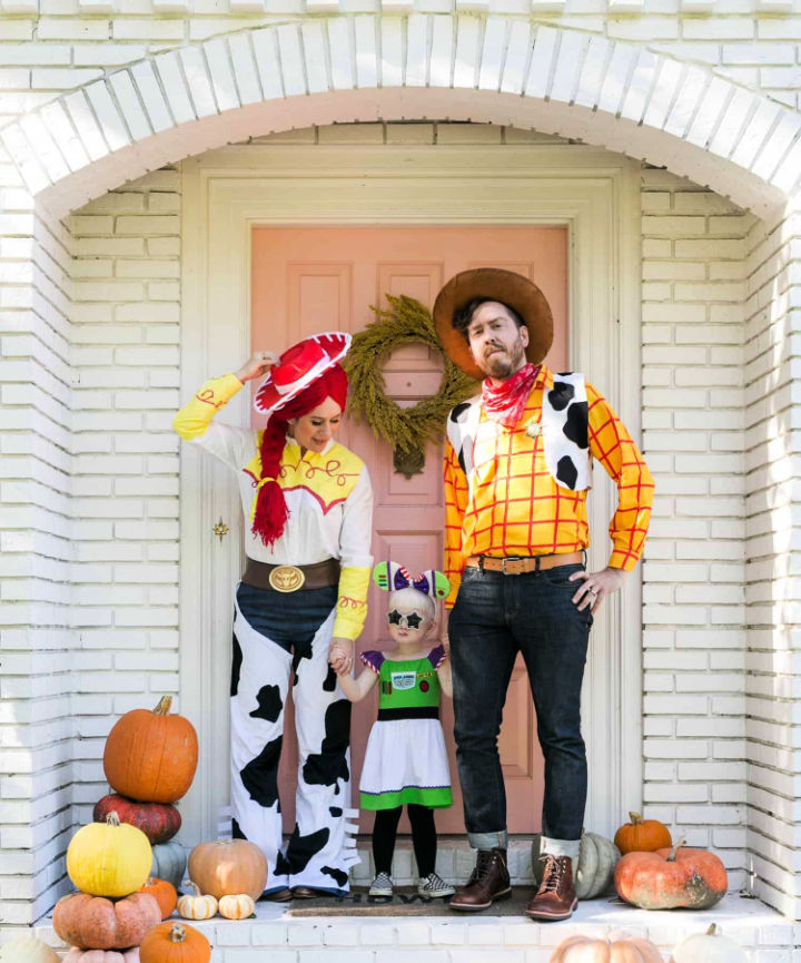 20 DIY Cowgirl Costume Ideas for Halloween 2024 - Blitsy