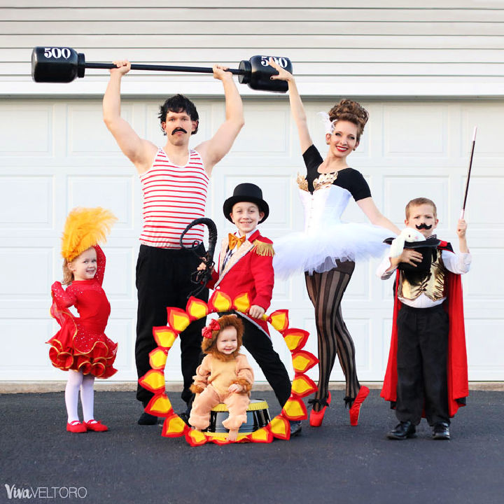 40 Easy Family Halloween Costumes: Family Costume Ideas