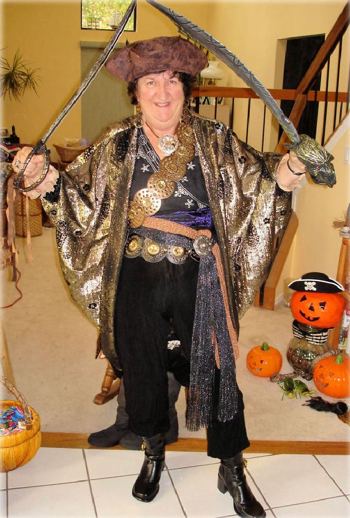 25 Last Minute DIY Pirate Costume Ideas 2024 Blitsy   Women Pirate Costume For Halloween 