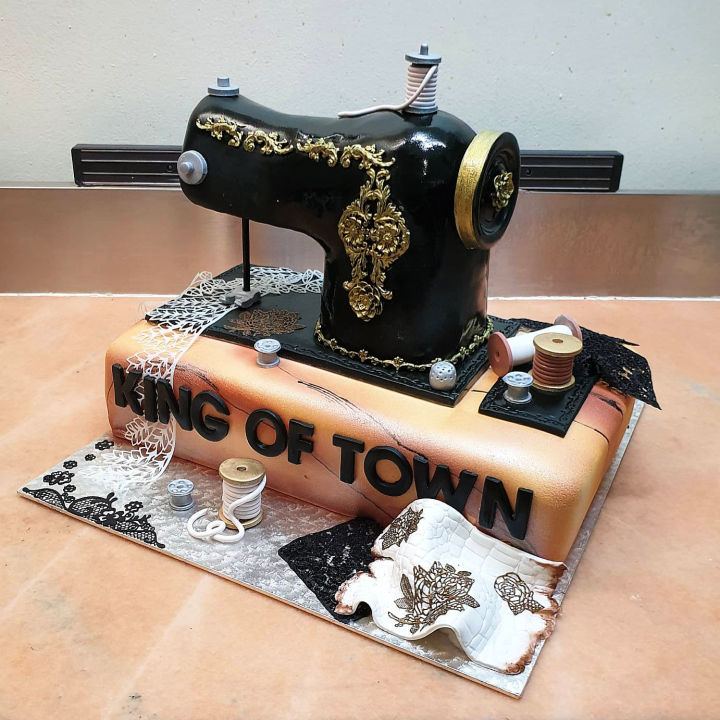 25 Beautiful 50th Birthday Cake Ideas for Men & Women