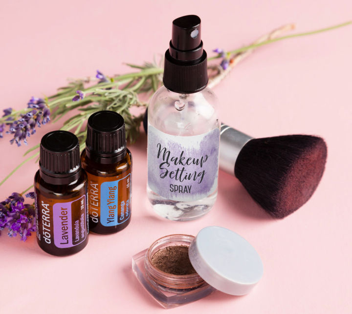 DIY Setting Spray: Substitute for Setting Spray - Blitsy