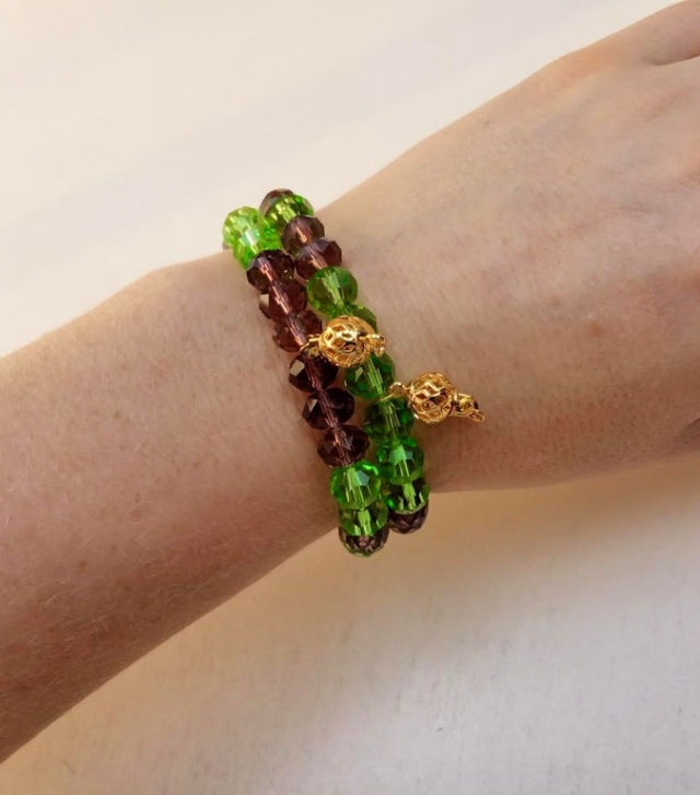 How to Make Beaded Bracelets: Step by Step Instructions - Blitsy