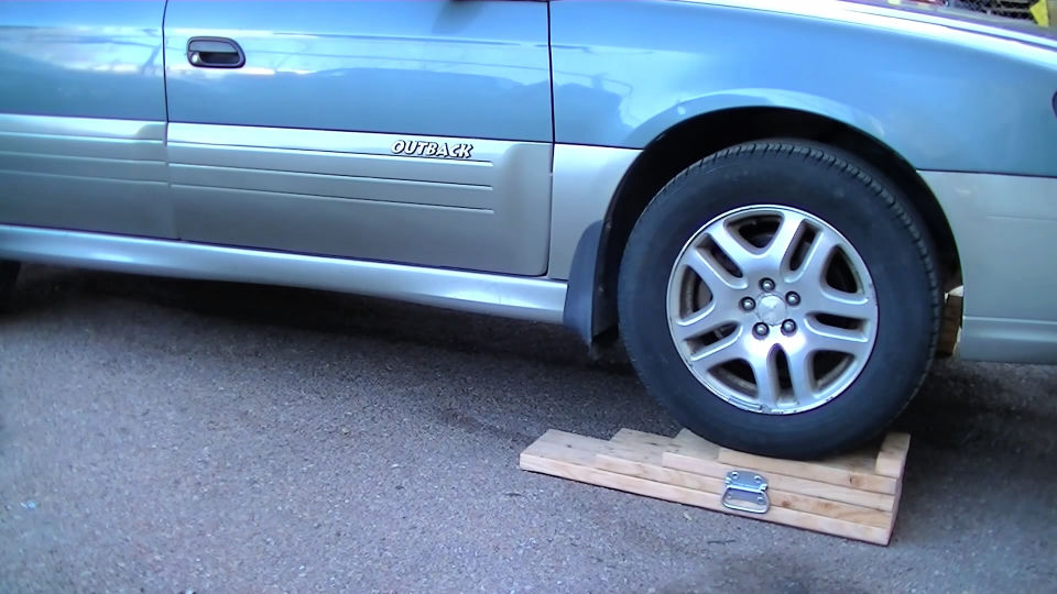 how to safely drive up car ramps