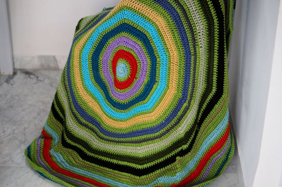 25 Free Crochet Round Blanket Patterns (Circle Pattern)
