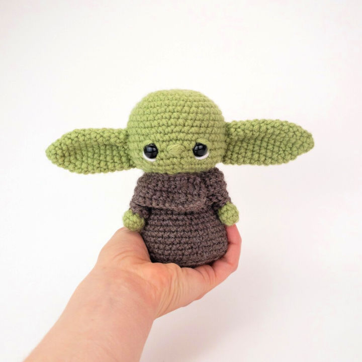 25 Free Baby Yoda Crochet Patterns (Amigurumi Pattern)