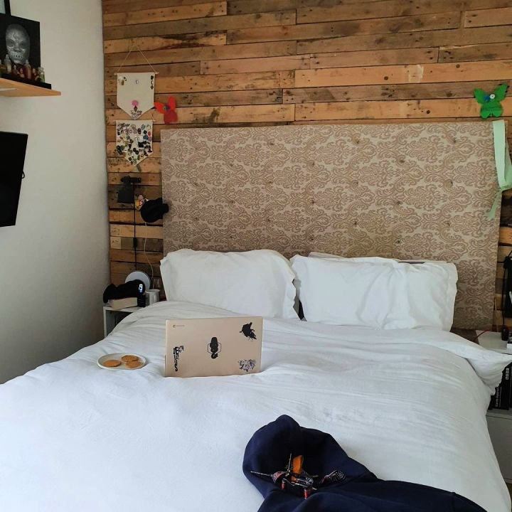 40 Cheap Pallet Wall Ideas That Are Easy To Install - Blitsy