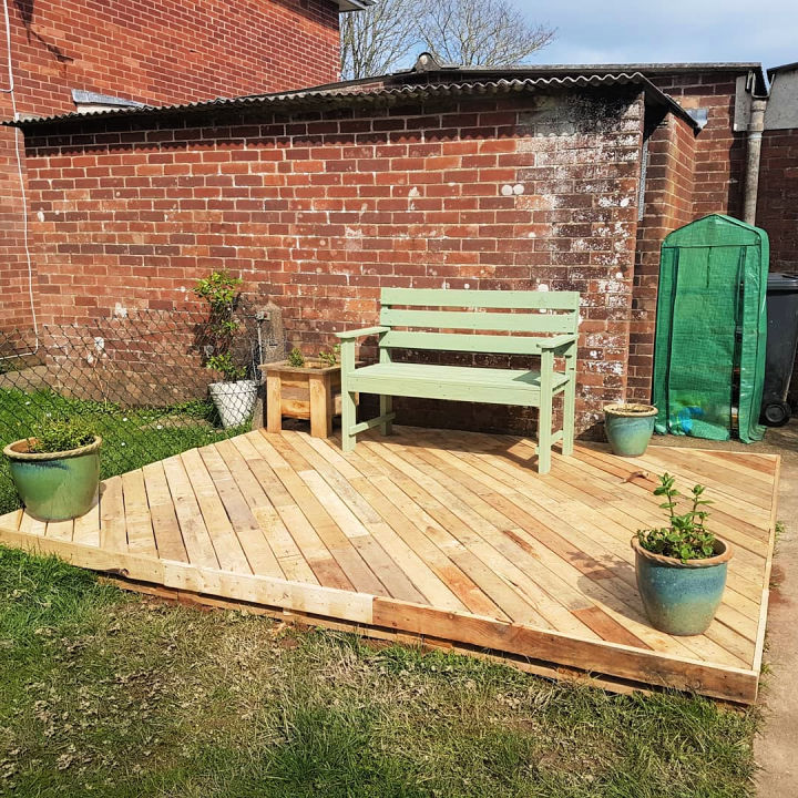 40 Cheap DIY Pallet Deck Ideas To Save Money Blitsy