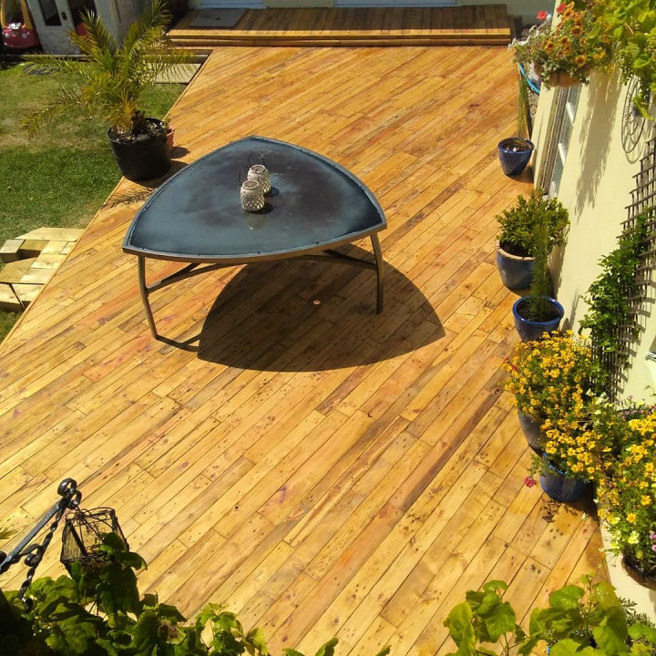 40 Cheap DIY Pallet Deck Ideas To Save Money Blitsy