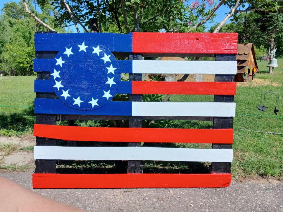 25 DIY Wood Pallet Flag Ideas Pallet American Flag Blitsy