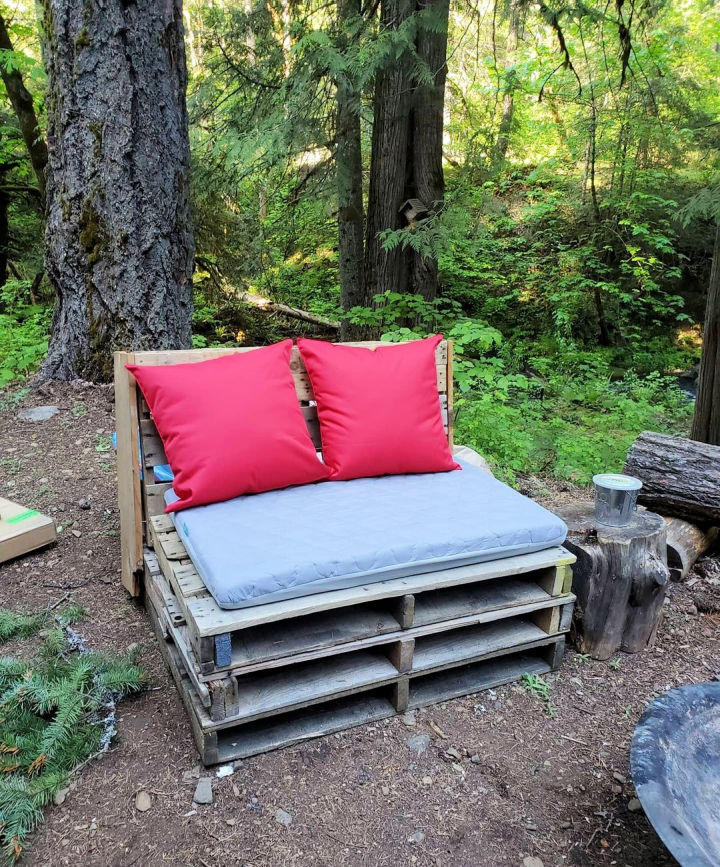 30 DIY Pallet Couch Ideas Pallet Sofa Plans Blitsy
