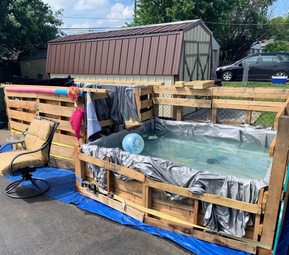 15 DIY Pallet Pool Ideas That You Can Build at 0 Blitsy