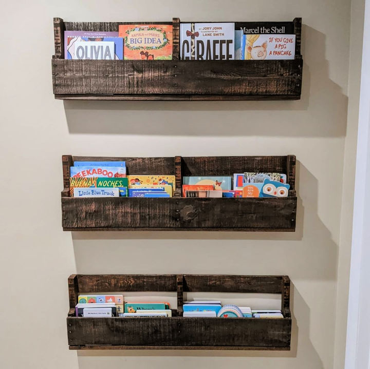30 DIY Pallet Bookshelf Ideas / Wooden Pallet Bookshelves Blitsy