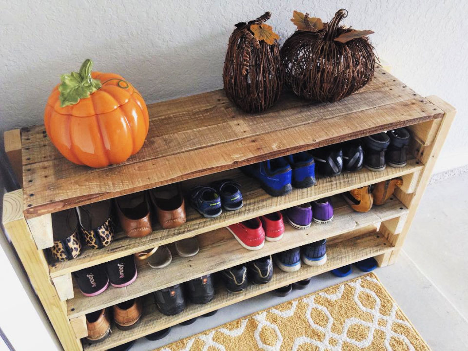 25 Wooden Pallet Shoe Rack Ideas and Plans Blitsy