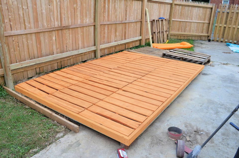 40 Cheap DIY Pallet Deck Ideas To Save Money Blitsy