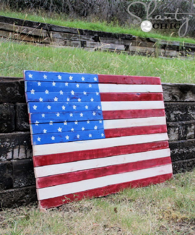 25 DIY Wood Pallet Flag Ideas - Pallet American Flag - Blitsy